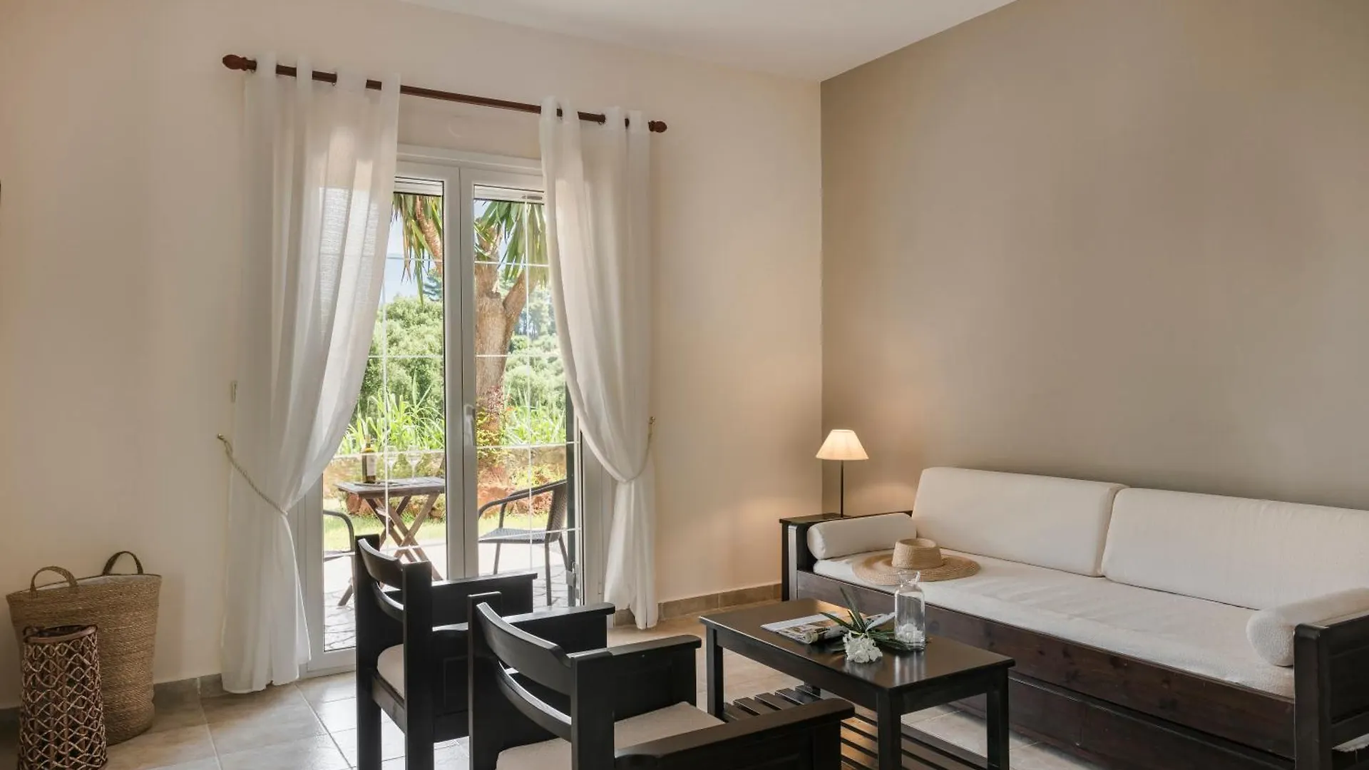 Theros Retreat Spartià Lejlighedshotel